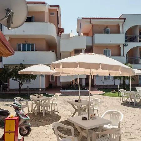 Apartahotel La Marina Club Mandatoriccio Marina